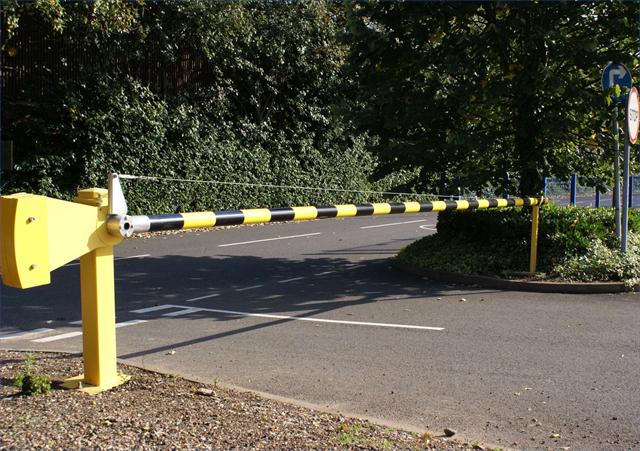 heavy-duty-manual-raise-arm-barrier