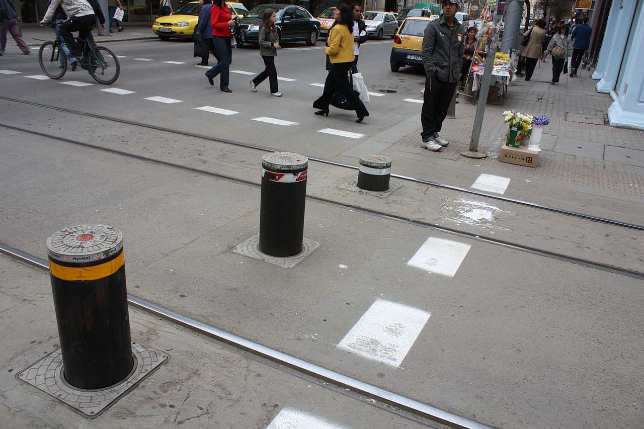 telescopic bollard