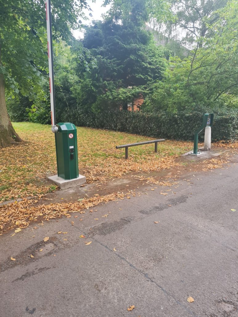 parking barrier arm with access control point