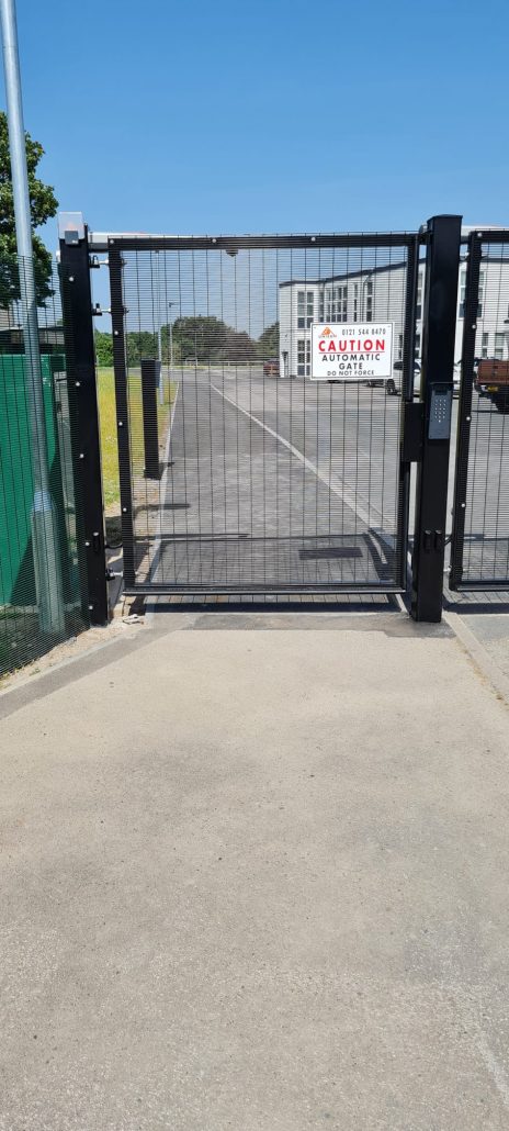 Automaic gate for carpark