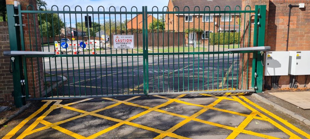 automatic gate for a car park by unison