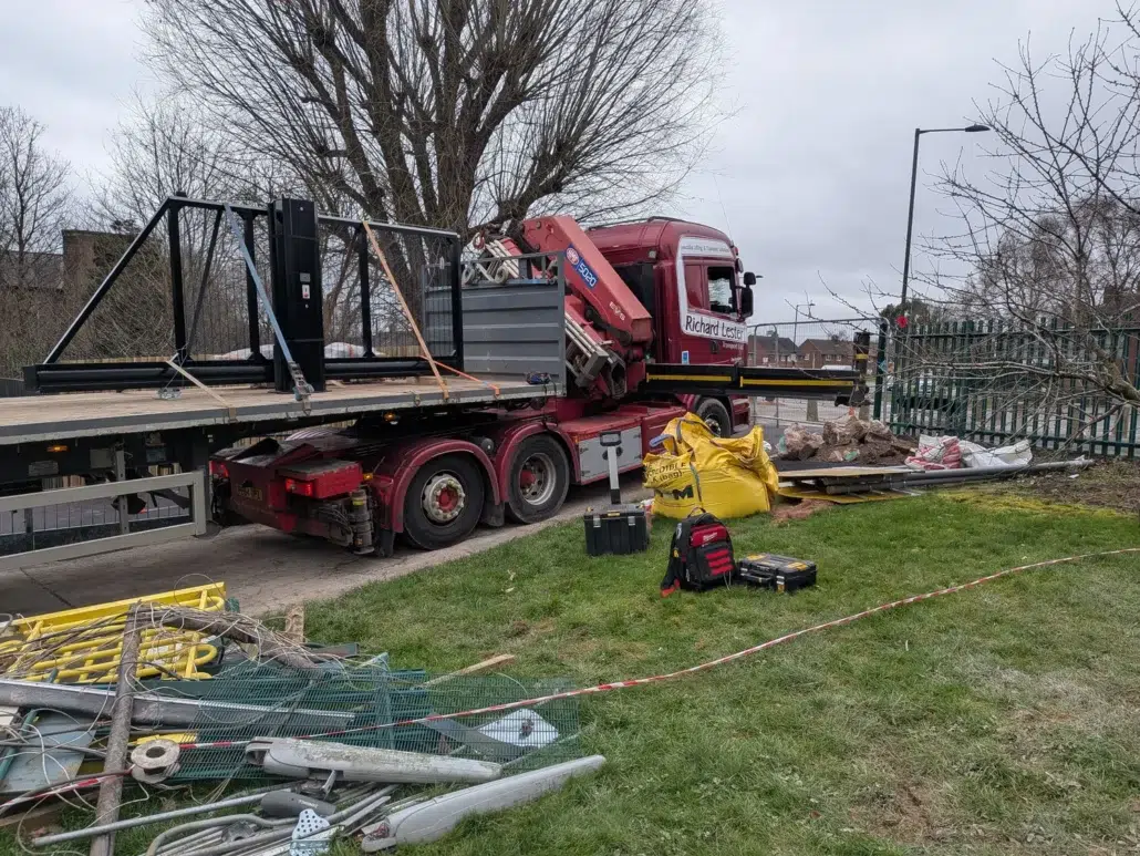 Sliding gate installation