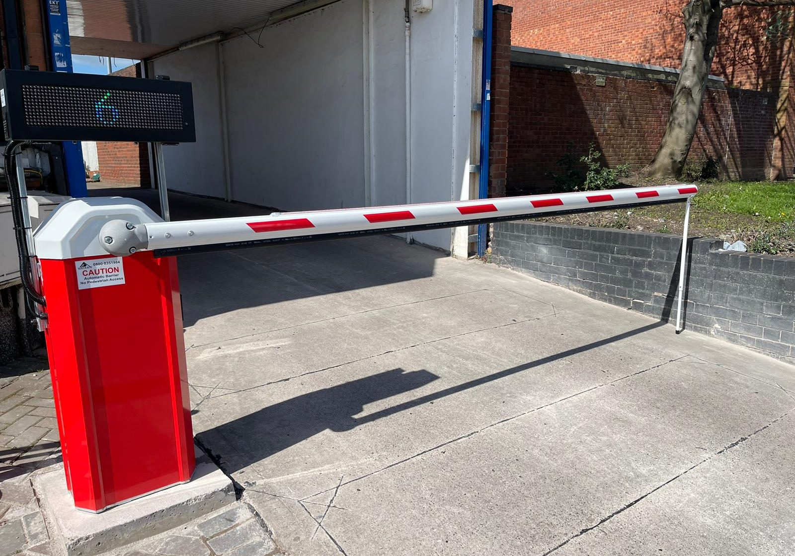 automatic barrier with carpark space counter